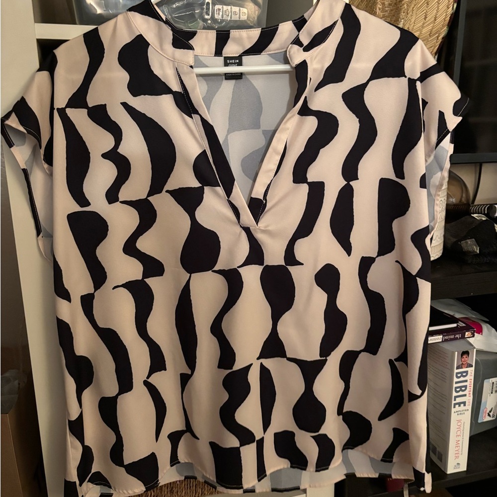 Black and White Patterned Women's Top